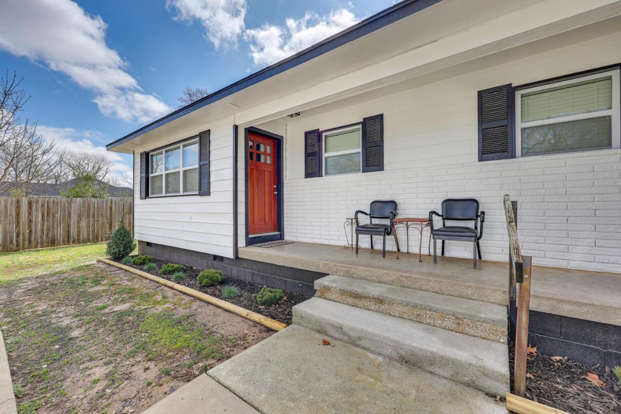 Home Grassy Yard, Walk To Bentonville Square Exterior photo