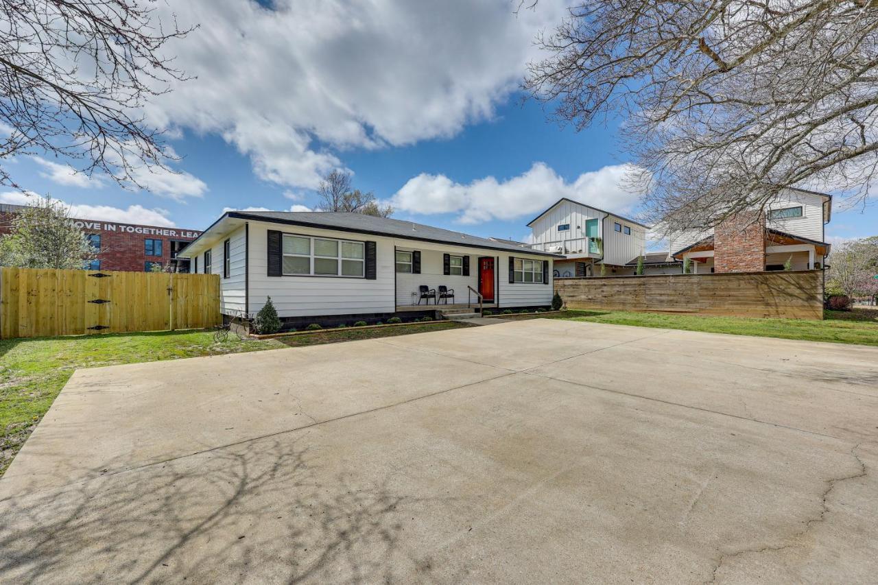 Home Grassy Yard, Walk To Bentonville Square Exterior photo